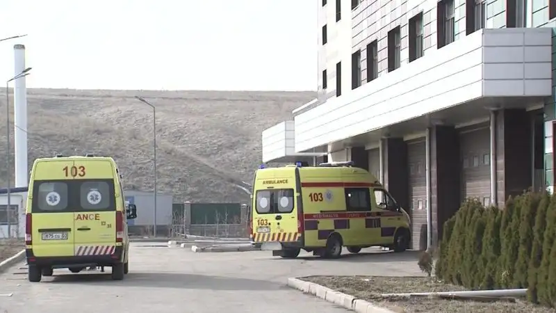 В Алматы диспетчеры станции скорой помощи возмущены сокращением штата