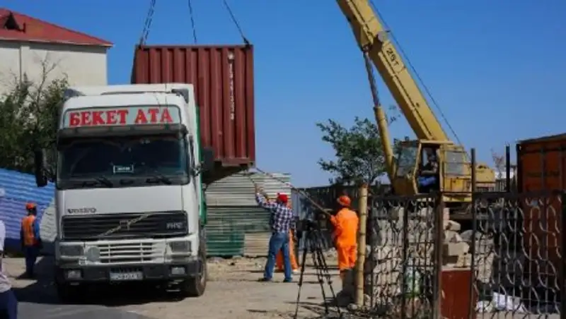 В Актау устраняют незаконные точки торговли