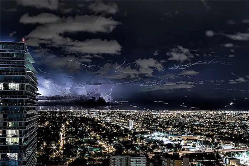 Молнии над Майами Молнии над Майами, фото - Новости Zakon.kz от 08.11.2013 20:30