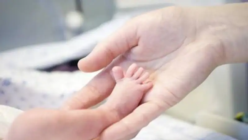 Не хотевшая рожать девушка все же отказалась от новорожденного ребенка