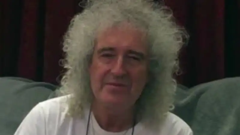 Гитарист Queen поздравил Земфиру с днем рождения