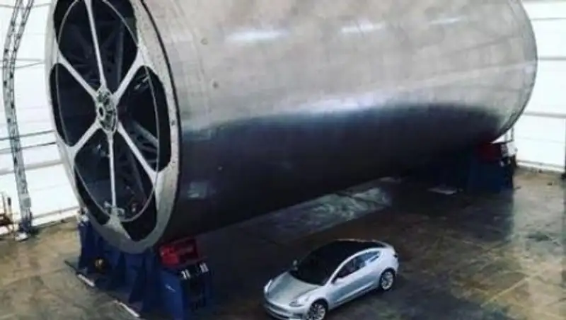 Илон Маск показал часть межпланетного корабля