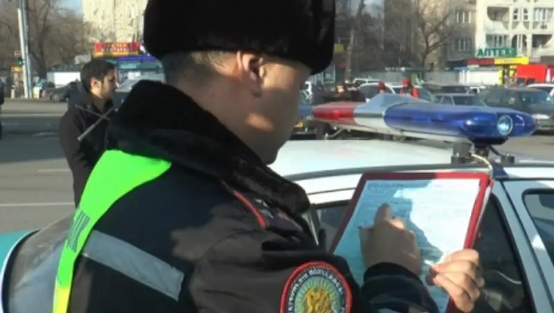 За нарушение правил парковки в центре Алматы водители раскошелятся на 4,5 млн тг