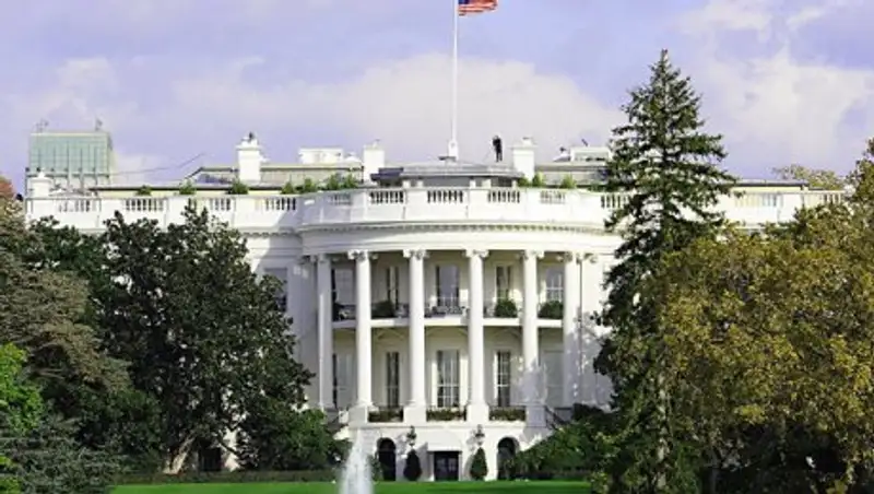 Жена и сын Трампа переедут в Белый дом в конце учебного года