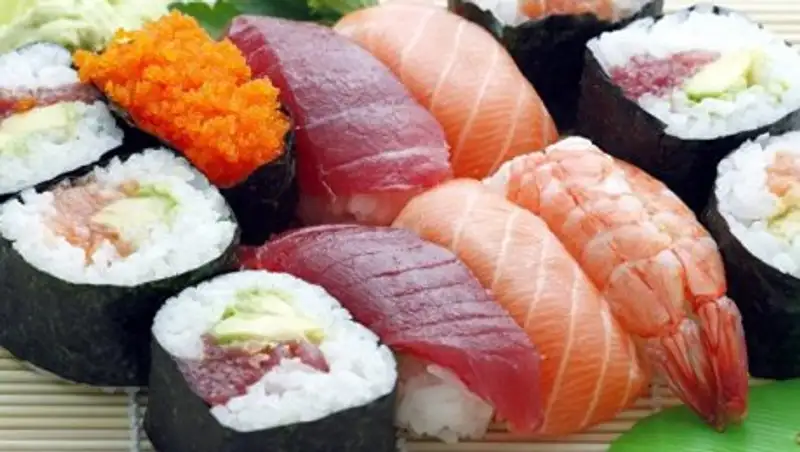 В США любитель суши вытащил из себя червя длиной 1,5 метра