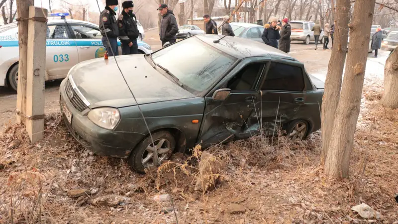 Пассажир Lada Priora погиб в ДТП в Алматы
