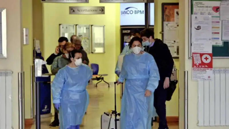 "Ла Скала" закрыт, венецианский карнавал отменен – в Италии боятся коронавируса