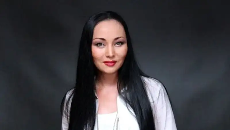 Баян Есентаева жалаңаш