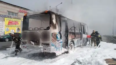 Автобус с пассажирами загорелся в Семее