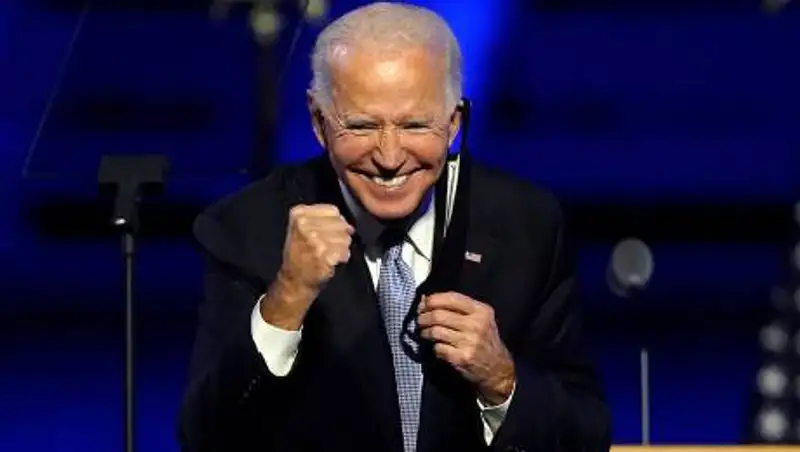 Рейтинг Байдена упал до рекордно низкого уровня