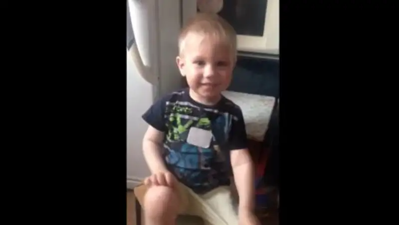 Мать довела ребенка до слез детской песенкой