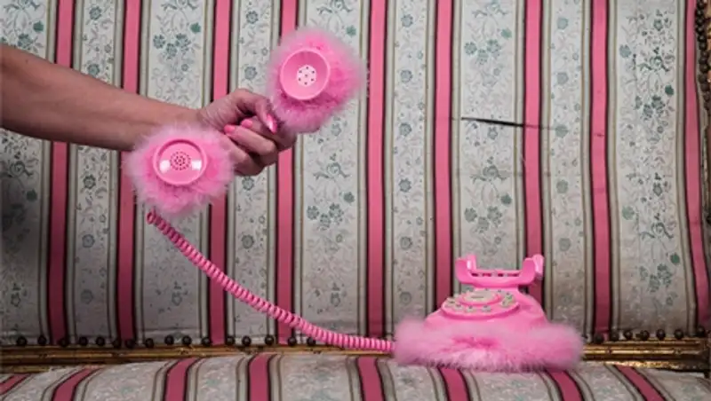 Японка нашла $15 тысяч в купленном диване