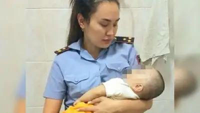 Актобе, мать, полиция, фото - Новости Zakon.kz от 11.08.2022 15:12