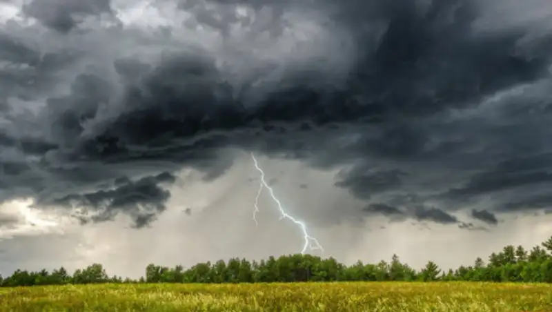 На север Казахстана движется южный циклон