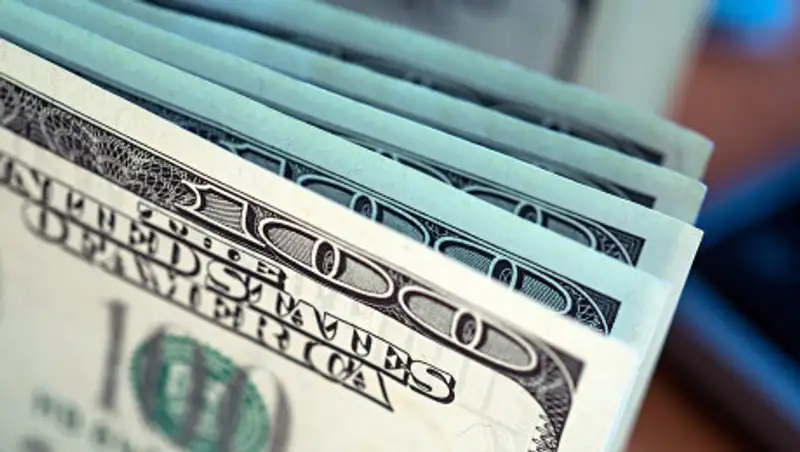 Доллар немного подешевел на торгах