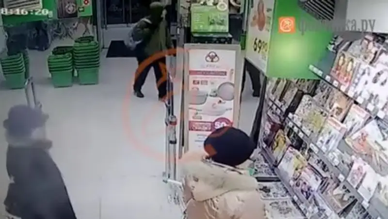 Подозреваемый в совершении взрыва в петербургском супермаркете попал на видео