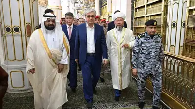 Токаев посетил мечеть Пророка Мухаммеда в Медине, фото - Новости Zakon.kz от 18.07.2023 23:14