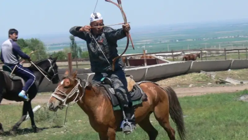 Массово популярной в Казахстане сделают древнюю национальную игру «Жамбы ату»