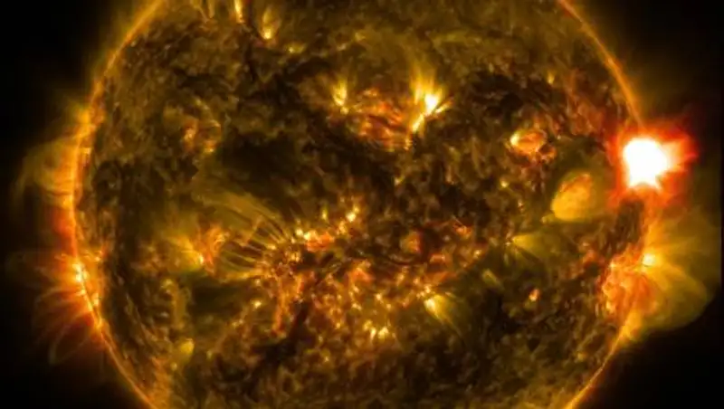 Солнечная вспышка может отключить мировой интернет в ближайшие дни