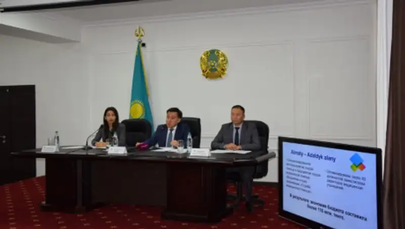 Сколько нечестных алматинцев прошли через "турникет честности" в метро