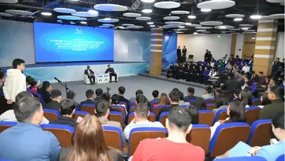 аким и молодежь, фото - Новости Zakon.kz от 05.11.2022 19:01