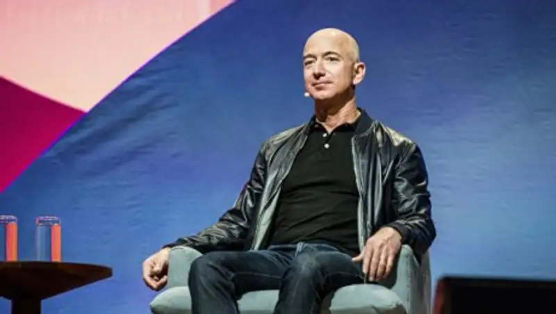 Богатейший человек мира заявил, что его шантажируют откровенными фото