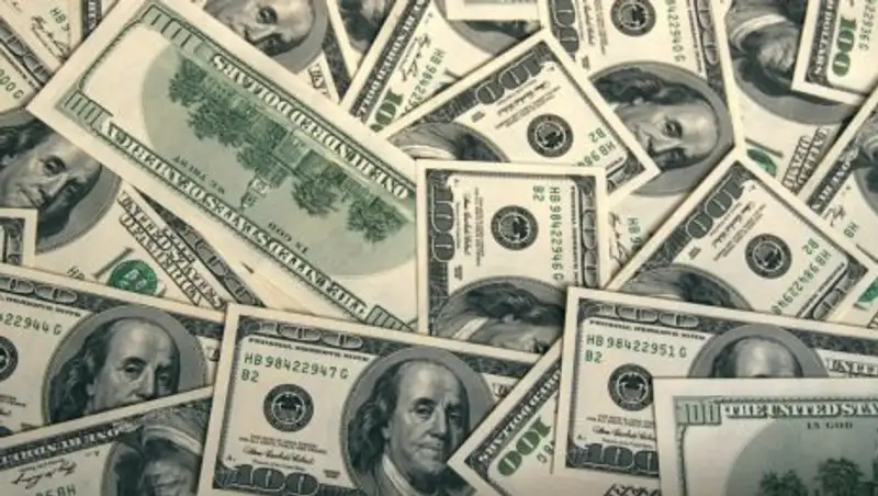 Москвич потерял 330 тысяч долларов при обмене валюты в банке