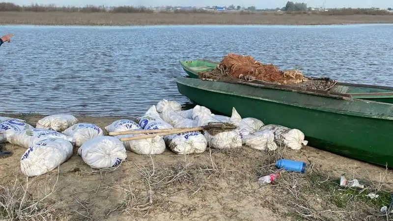 В Атырау рыбаков подозревают в незаконной перевозке более тонны рыбы