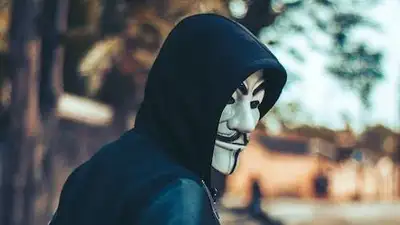 Подростки в масках издевались над пенсионеркой в Семее, фото - Новости Zakon.kz от 10.10.2023 17:01