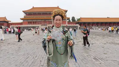 Китая Пекин Запретный город национальная одежда люди , фото - Новости Zakon.kz от 05.09.2023 14:20