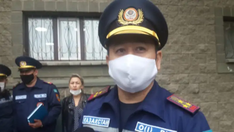 В Нур-Султане четверо детей выпали из окон во время карантина