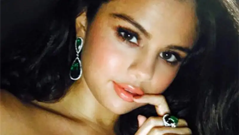 Названа самая модная селфи-поза в предстоящем году