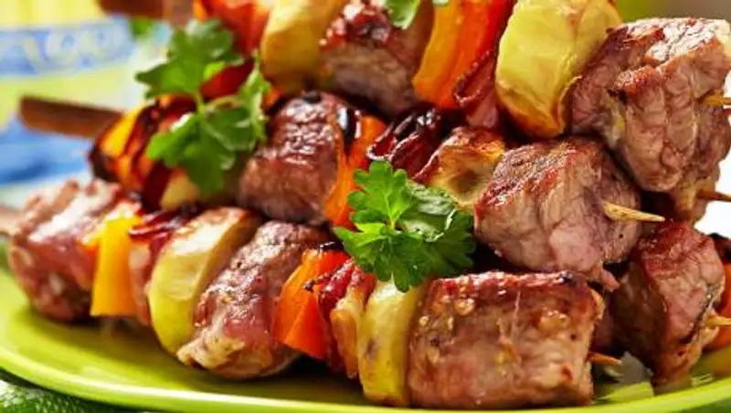 Врач рассказала, как не "убить" щитовидку шашлыками