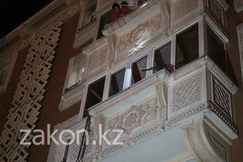 В Алматы молодая женщина погибла, выпав из окна при невыясненных обстоятельствах (фото) В Алматы молодая женщина погибла, выпав из окна при невыясненных обстоятельствах (фото), фото - Новости Zakon.kz от 11.11.2013 18:09