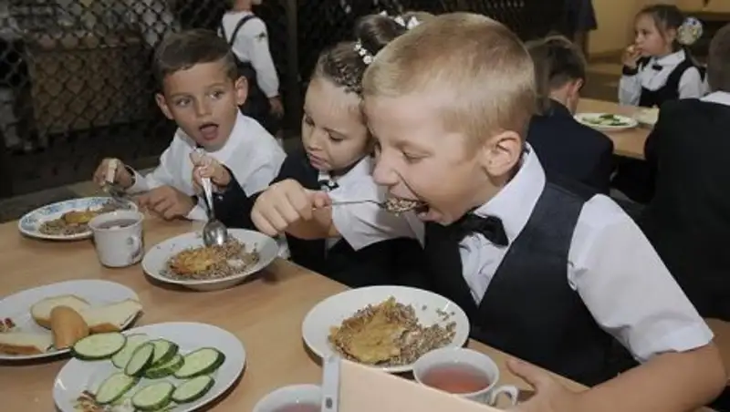 14 директоров столичных школ наказали за плохое питание школьников