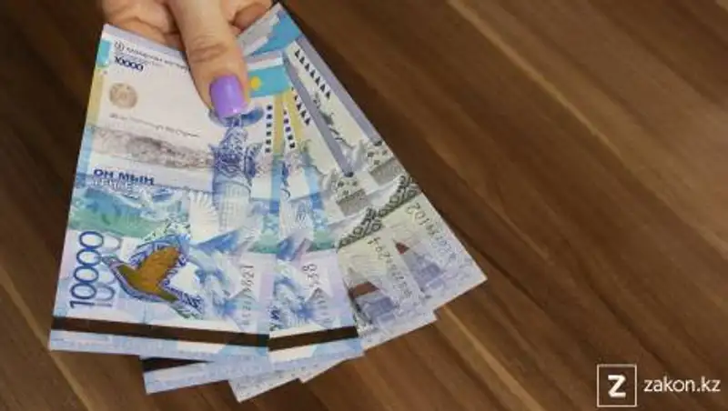 В Алматы женщина украла ящик для пожертвований