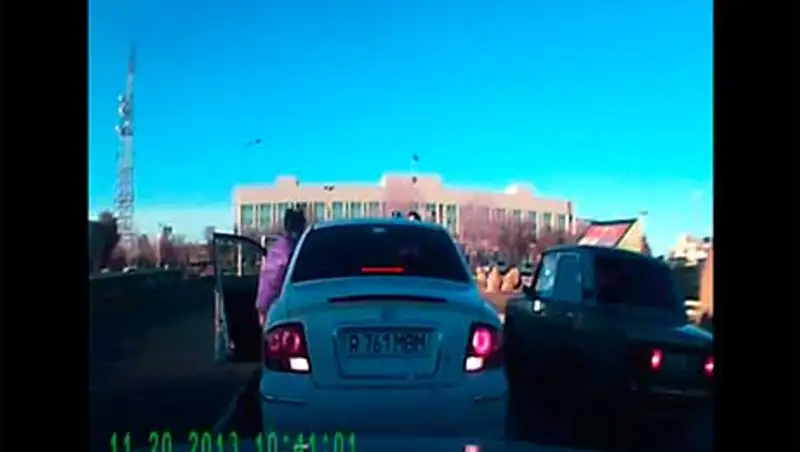 &Vcy; &Acy;&kcy;&tcy;&acy;&ucy; &zhcy;&iecy;&ncy;&shchcy;&icy;&ncy;&acy; &scy; &kcy;&ucy;&lcy;&acy;&kcy;&acy;&mcy;&icy; &kcy;&icy;&ncy;&ucy;&lcy;&acy;&scy;&softcy; &ncy;&acy; &mcy;&ucy;&zhcy;&chcy;&icy;&ncy;&ucy;, &kcy;&ocy;&tcy;&ocy;&rcy;&ycy;&jcy; &vcy;&rcy;&iecy;&zcy;&acy;&lcy;&scy;&yacy; &vcy; &iecy;&iecy; &mcy;&acy;&shcy;&icy;&ncy;&ucy;, фото - Новости Zakon.kz от 23.11.2013 00:04