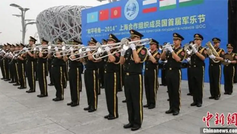 Казахстанские военные станцевали Gangnam Style в Китае