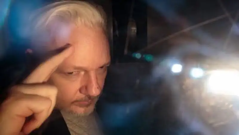 Лондонский суд отказался отпустить Ассанжа под залог