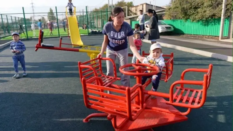 В Алматы установят более 350 современных спортивных площадок к весне 2016 года