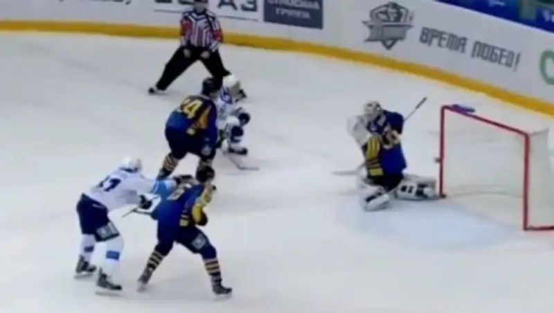 Шайба Талгата Жайлауова вошла в десятку лучших голов декабря в КХЛ