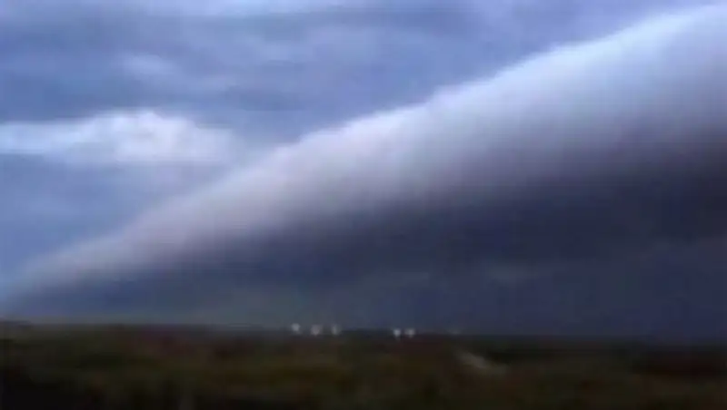 Редкое явление - грозовой воротник - снял на видео школьник из Карабалыка