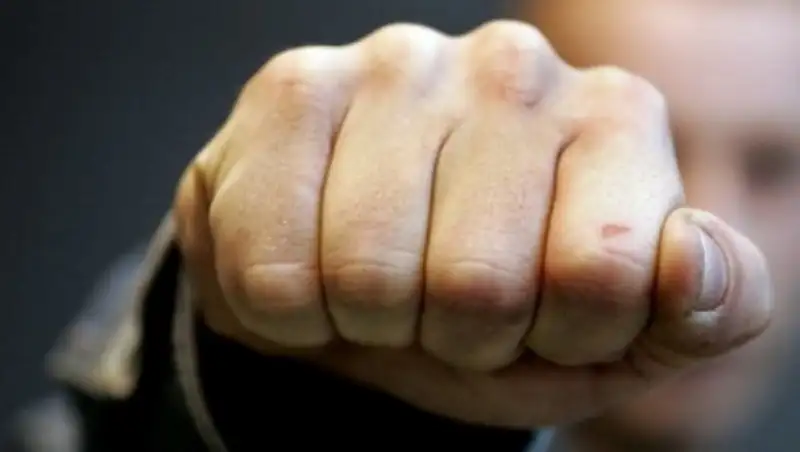 В ВКО сельчане избили участкового инспектора и угнали его служебный автомобиль