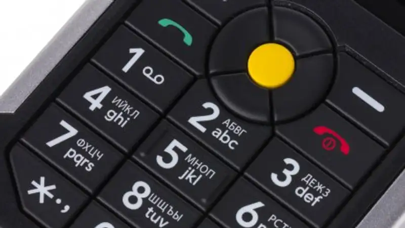 Шпекбаев назвал информацию о запрете мобильников госслужащим фейком