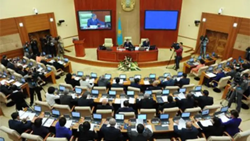 В Мажилисе продлили сроки работы над проектом республиканского бюджета на 2015-2017 гг.