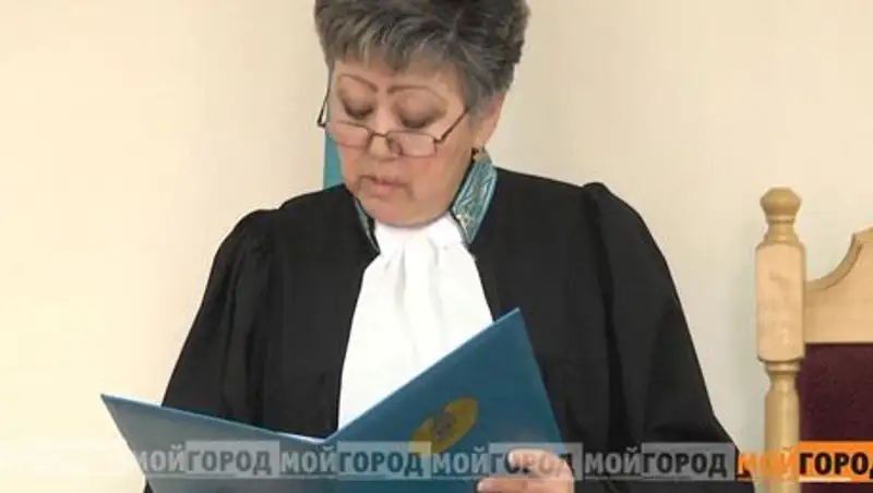 В Уральске осудили вымогателей, представлявшихся полицейскими