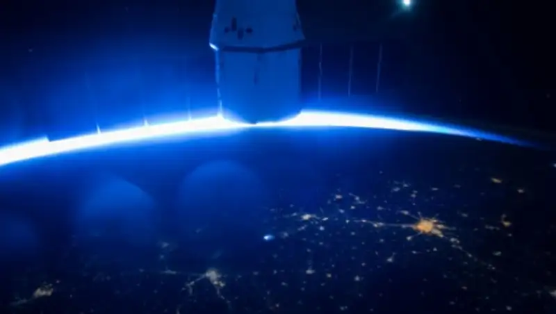 Космический грузовик Dragon приводнился в Тихом океане