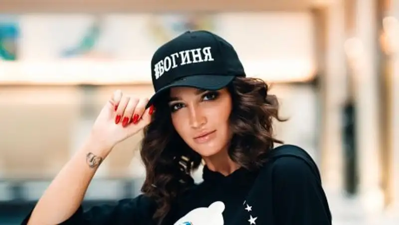 Бузова требует от караоке-баров деньги за прослушивание ее песен