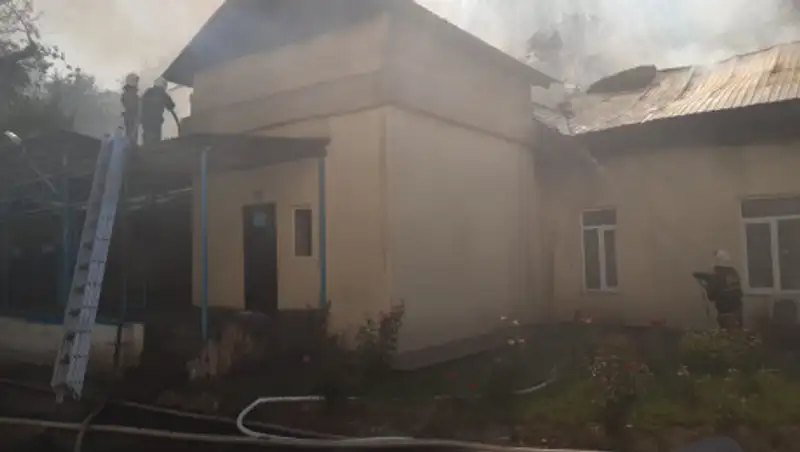Пожарным удалось предотвратить сильный взрыв в Алматы - один человек погиб