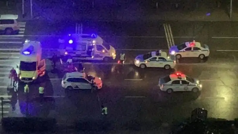 В Актау водитель сбил двух девушек
